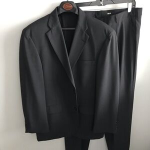 Haggar Men's 2-Piece Suit Charcoal Gray polyester Suit,  42R Adjustable Pants **